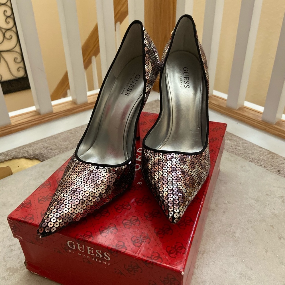 Sequin pointed toward pumps